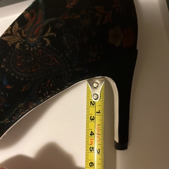 RON WHITE Cindy Geisha Printed Velvet Heels 7.5/EU 38 - Picture 5 of 5